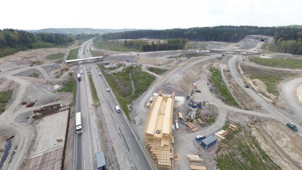 Kujala Kujalan eritasoliittymässä siltojen, vanhanradankadun