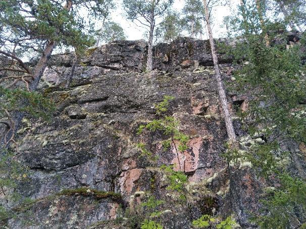 Kallioperältään jyrkänteet ovat graniittia. 4.