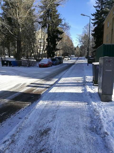 Kokeilualueen kaduista Paraistentie ja Raisiontie keräsivät eniten palautetta. Paraistentiellä pysäköidään edelleen molemmille puolille katua, ja ajorata kapenee liiaksi.