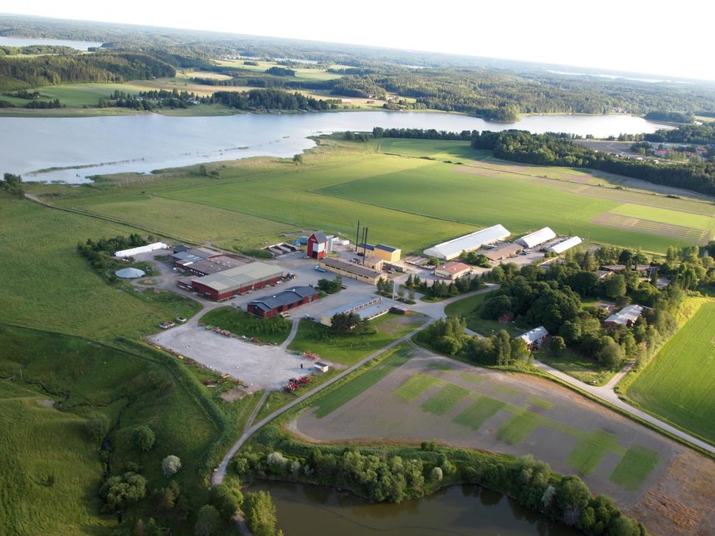 Koekenttä kylvön jälkeen