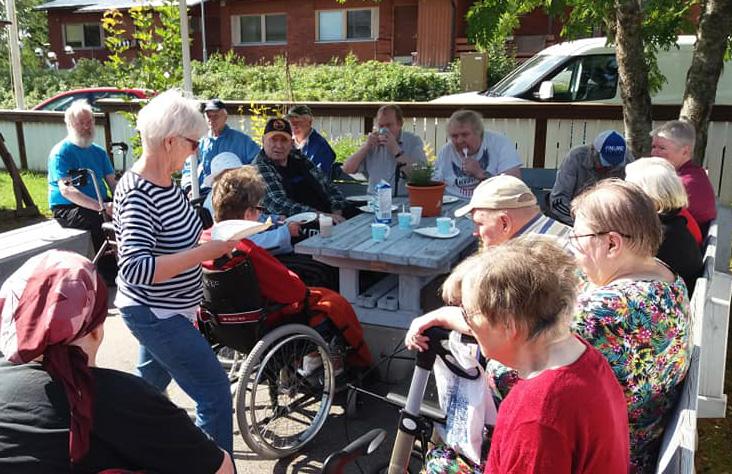 Hoivakoti-äijät Ryhmä kokoontuu Palvelutaloilla joka neljäs perjantai 18.3.2019 alkaen. Pihlajakodilla A klo 10.00 11.00 Lehmuskodilla A klo 12.30 13.30 Kotirinteellä klo 13.30 14.