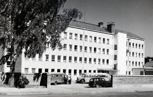 Enemmän resursseja kuluu vanhan rakennuksen purkamisessa ja sen korvaamisessa uudella passiivitalolla kuin sen säilyttämisessä, vaikka kaikki rakennusosat onnistuttaisiinkin kierrättämään.