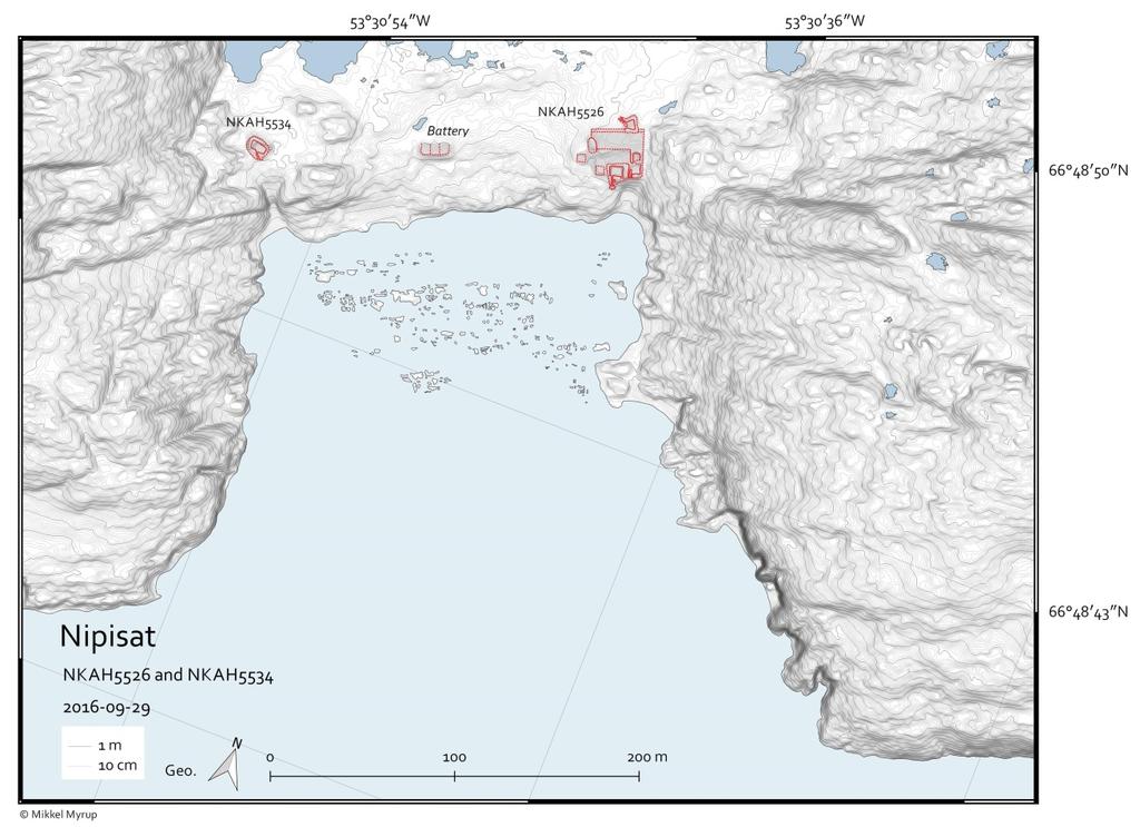 Saqqaq-nunaqarfiup qanittuani 1724-imi pilersinneqartunik nunasiaanernik (Nepisene) takussutissaqarpoq: 1) qeqertap kujataani-kangisissuani issunik ungaluliaqarpoq, 34 x 9,6 x 0,5 m.