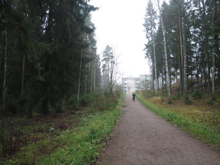 Osallistumis- ja arviointisuunnitelma nro 002410, 20.2.2019 sivu 3 Suunnittelualueen metsissä risteilee metsäpolkuja. Alueen itä- ja etelälaidoissa kulkevat kevyen liikenteen reitit.