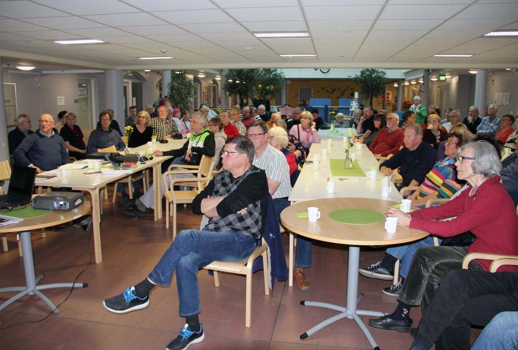 6 Kuuselassa oli runsaslukuinen yleisö keskustelemassa Härmälän alueen liikenteestä.