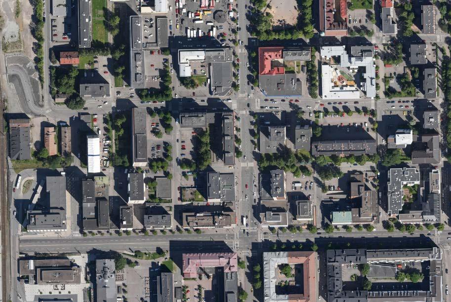 6 2. LÄHTÖKOHDAT 2.1 Selvitys suunnittelualueen oloista 2.1.1 Alueen yleiskuvaus 2.1.2 Luonnonympäristö 2.1.3 Rakennettu ympäristö Yhdyskuntarakenne Suunnittelualue sijaitsee XVI kaupunginosassa (Tammela) kaupungin ydinkeskustan itäpuolella osoitteessa Tammelan puistokatu 31 33.