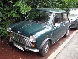 Perhe Laasosella oli Morris Mini, tosin paljon vanhempaa ikäluokkaa kuin kuvassa ja Lada (Photos Kati Laasonen); Karvosilla Plymouth Valiant ja Volvo (Photos Pekka Pankakoski). FIGURE 5.