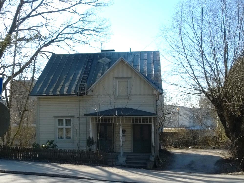 Alkuperäisen rakennuksen ja ensimmäisen laajennuksen suunnittelivat arkkitehdit Kitty ja Lauri E.Hanstén.