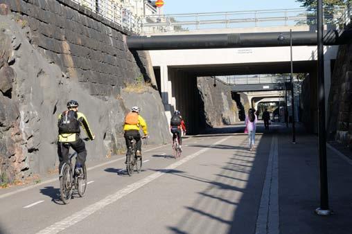 välttämällä esimerkiksi liian jyrkkiä nousuja ja varaamalla penkkejä levähtämistä varten. Polkupyöräily on päästötön ja nopea liikennemuoto.