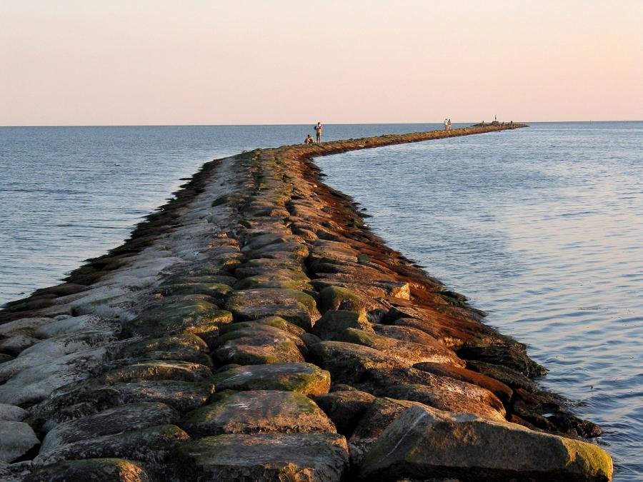 Rantakaupunki Pärnu on Viron neljänneksi suurin kaupunki, asukkaita reilut 40 000. Pärnu on yhä useammalle suomalaiselle tuttu upean rantansa ja lukuisten kylpylöidensä ansiosta.