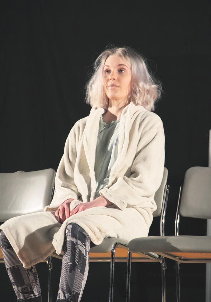 TORSTAINA 8. MAALISKUUTA 018 VIIKKO 13 PYHÄJOEN LUKION TUOTTAMA JOUKKOJULKAISU Saaren koulun ilmaisutaidon ryhmä finaaliin Teatris-aluefestareilta HENNA HUISKONEN Lauantaina 16.
