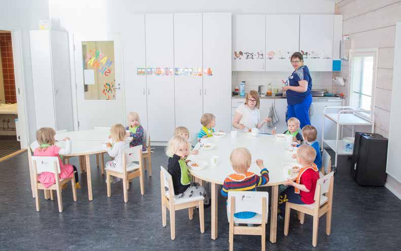 Honka Päiväkoti-konsepti PARTANEN JA LAMUSUO OY Hirren ja lasin liitto Honka päiväkoti koostuu massallisesti selkeistä hirsikehistä ja niiden välisistä lasiosuuksista.