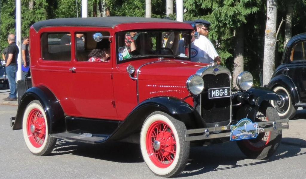 Vanhin Suur-Saimaan kiertoon lähtenyt ajoneuvo on ollut 1909 valmistettu T-Ford Touring kuva auton omistaja Risto Sihvola Ajojen suosio on ollut jatkuvasti kasvava.