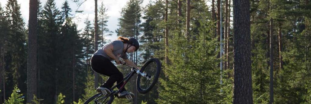 5 (5) Alla olevasta linkistä löytyy video Tikkakosken Pumptrack- radalta. https://www.