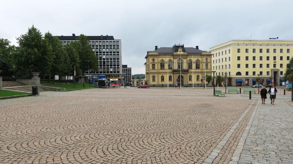 SISÄLTÖ 1. Johdanto 2. Lähtökohdat 3. P-Torin periaateratkaisu 4. Rakentamistavat ja pohjarakentaminen 5. Rakenneratkaisu 6. LVIS-järjestelmä ja palotekniikka 7.