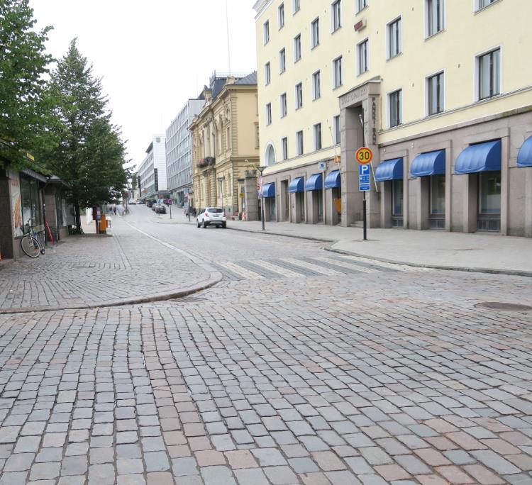 LIIKENNE Uudet liikennejärjestelyt mahdollistavat kestävän liikkumisen suosimista keskusta-alueella, vaikkakin autolla ajaminen on edelleen mahdollista koko keskustan alueella.