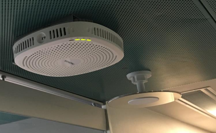 5G tekninen kehitys 5G-kehitystyön tavoitteena vertikaalisektoreiden erityistarpeiden täyttäminen: - Tiukentuneet vaatimukset palvelunlaadulle (vasteaika, datanopeus, toimintavarmuus) eri