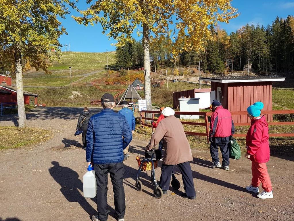 11 vertaistukitoimintaan. Tapahtumista 30% oli suunnattu yleisölle ja 24% omaisille ja läheisille. 10.