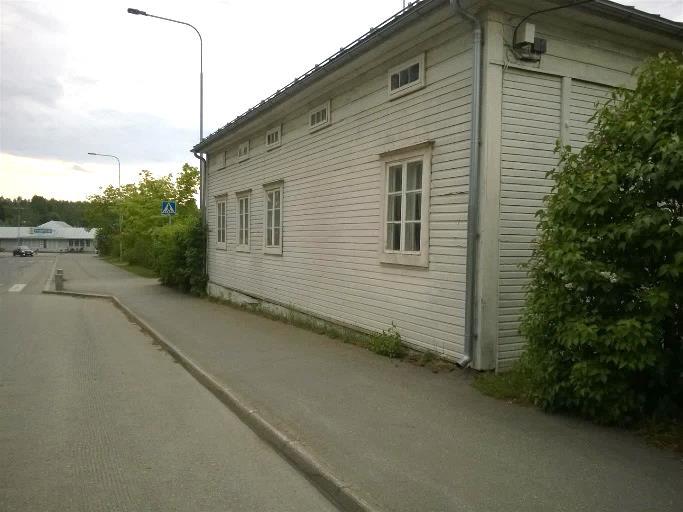 Rakenteellisten tutkimuksien yhteydessä tarkasteltiin rakenteiden liitoskohtien tiiveyttä merkkisavuja apuna käyttäen.