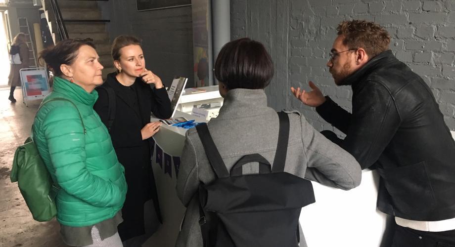 Keskitetty ohjelmahallinto, neuvontapisteet ohjelmamaissa Toimeenpanosta (hakukierrokset, arvioinnit, käynnissä olevien hankkeiden tuki) vastaa Koulutuksen ja kulttuurin pääosaston (DG EAC) alainen