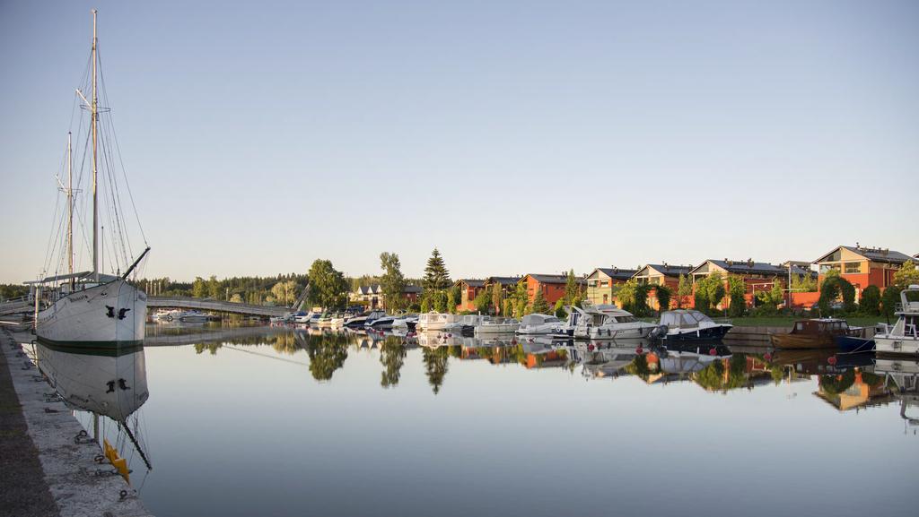 PORVOON TARINA Valitsinko minä Porvoon vai se minut, sillä ei oikeastaan ole väliä. Elän unelmaani, koska tunnistan itseni tämän kaupungin vanhoilta kujilta.