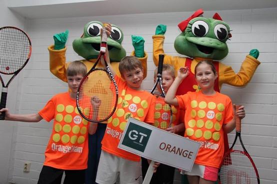 ORANGE TEAM (8-10-v) ORANGE 8-10- vuotiaita pelaajia, jotka ovat pelanneet GT:n RED Teamissä ja GT Tennis ja - mailapelikoulussa PAKETTIIN KUULUU KILPA ESIKILPA HARRASTE Treenimäärä 3-4krt/vko