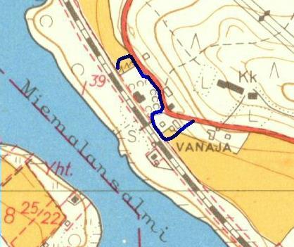 5 Edellisen sivun kartan selitteet: Punainen alue = muinaisjäännösalueen rajaus Vihreä viiva = suunnitelmissa esitetty linjaus (tutkimuksen lähtötieto) Sininen viiva = maastoon merkitty ja