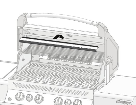 Kör bara huvudbrännarna på hög i ungefär en halvtimme. Placera inte denna grill på platser med mycket vind. Kraftigare vindar försämrar grillens prestanda.