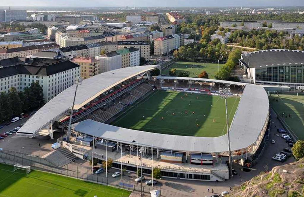 A. ETELÄPÄÄDYN KATTOLAAJENNUS YLEISTÄ Rakennustehtävä käsittää stadionin eteläpäädyn avoterassin säältä suojauksen ja kattamisen uudella katolla.