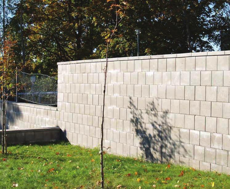 Edullinen Paasikko sopii myös korkeisiin muureihin. Paasikko-muurin korkeutta voi säätää asennussyvyydellä.