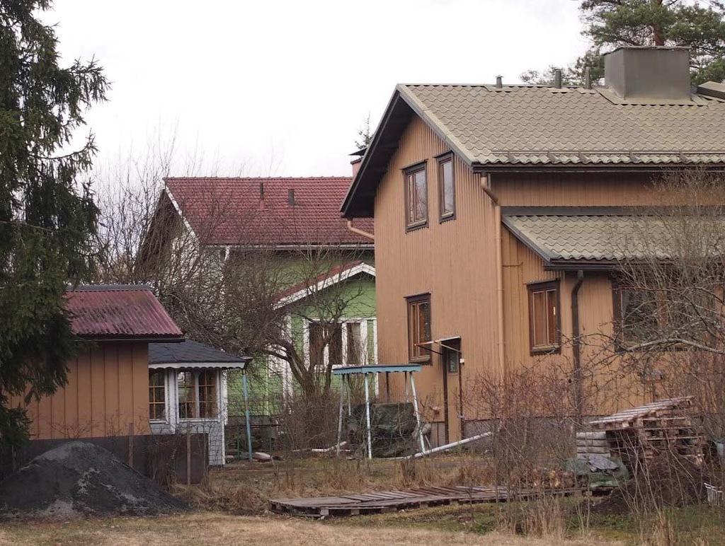 Näkymä Koskuenkadun puoleisten asuinrakennusten pihapiiristä.