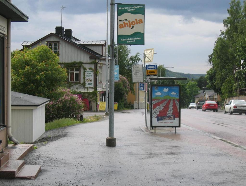 10. Valopylväs keskellä kevyen liikenteen