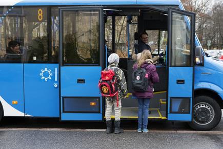 Nuorten liikkumistutkimus (kevättalvi 2019) Kävely ja pyöräily hallitsevat sekä vapaa-ajan että työ- ja koulumatkojen osuutta.