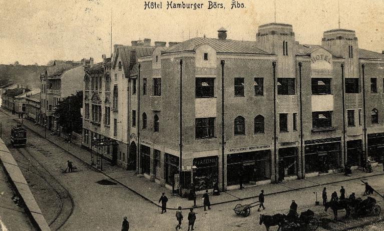 Suunnittelualue on kaupunkikuvallisesti, arkkitehtonisesti ja historiallisesti erityinen ja kerroksellinen. Kuva 28. Kaupunkinäkymä vuodelta 1899.
