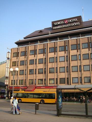 Tontin saneeraussuunnitelmat aktivoituivat 1970-luvulla ja sisäpihan rakennusten sekä Kauppatorin puoleisen hotellin purku aloitettiin joulukuussa 1976.