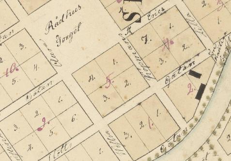 19 Kuvat 35-36. Historiallisia karttoja. Vasemmalla Charta öfver Åbo stad 1828, jossa kortteli 5.
