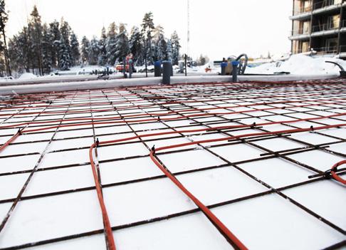 Tämä ajansäästö parantaa koko työmaan tehokkuutta, ja samalla myös vältytään mahdollisilta tulevilta kosteusongelmilta.