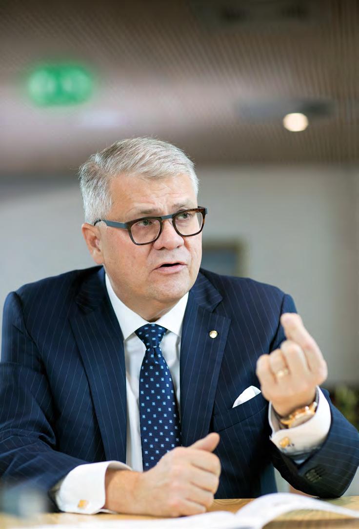 UPM TEKI ENNÄTYS- TULOKSEN 218 VAIHTOEHDOT FOSSIILISEN TALOUDEN RATKAISUILLE OVAT AVAINASEMASSA TULEVAISUUDESSA UPM:N TALOUDELLINEN TILANNE ON ERINOMAINEN Vuosi 218 oli UPM:lle ennätyksellinen.