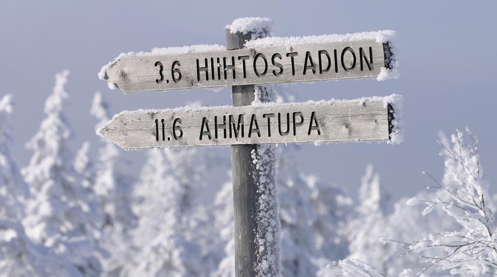 Kuva: Comma Image KESKITYTTÄVÄ ULKOILUREITTIEN JA KEVYEN LIIKENTEEN VÄYLIEN KEHITTÄMISEEN Ulkoilupaikoista toiseksi eniten kehittämisehdotuksia kohdistui ulkoilureitteihin, kuten kymmenen vuotta