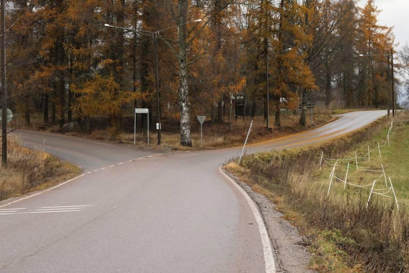 Liittyvät suunnat muodostavat kolmion, jossa on kolme y-liittymää yhden t-liittymän sijasta. Liittymää ehdotetaan yksinkertaistettavaksi yhdeksi t-liittymäksi.