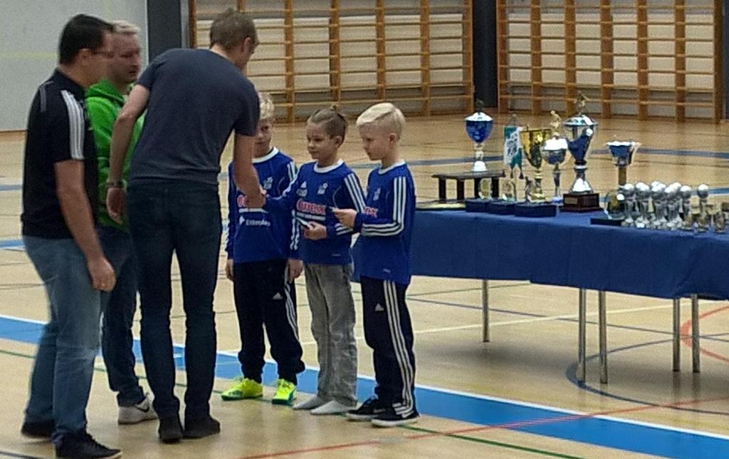Palkitsemiset ja pelisäännöt Palkitsemiset 1. Lapsille EI missään nimessä saa maksaa maaleista mitään tai millään tavoin palkita heitä maaleista tai muista pelisuorituksista. 2.