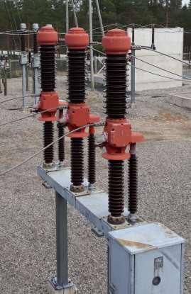 KUVA 3. 110 kv:n vähäöljykatkaisija. 2.