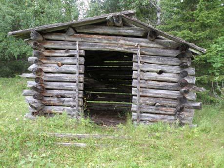 vesikattolaudat uusitaan, käytetään säröslautaa (ohje säröslaudan valmistuksesta ja katteen kiinnityksestä on korjaussuunnitelmaosion lopussa) Kuva4.