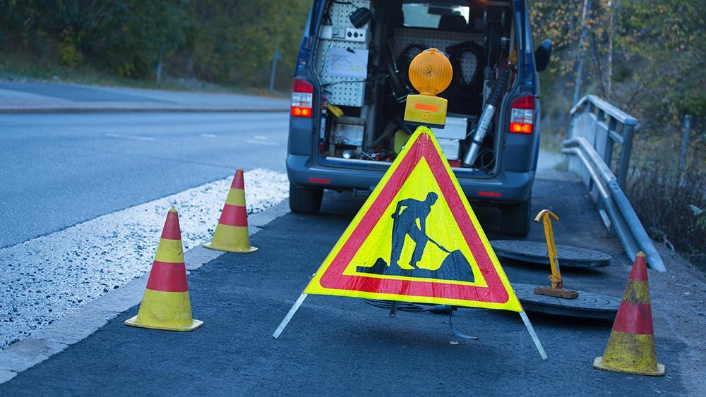 Rakentamis- ja lupamenettelyt Yksi keskeisimpiä toimenpideteemoja strategiassa on rakentamis- ja lupamenettelyjen helpottaminen Lupamenettelyitä pyritään sujuvoittamaan