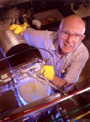 Solar Neutrino Problem Raymond Davis, Jr s Homestake Experiment (late 1960 s): collect and count neutrinos
