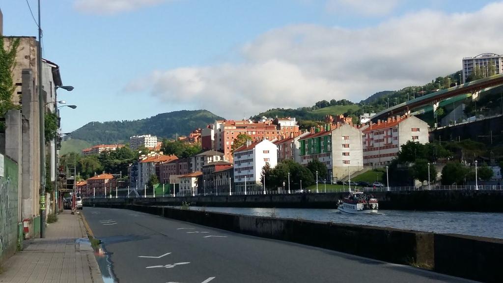 Työssäoppi Bilbaossa Kun työssäopeista ja mahdollisuudesta lähteä työssäoppiin ulkomaille alettiin puhua ensimmäisenä vuotenani Ikatalla, minulle oli heti selvää että sinne on päästävä.