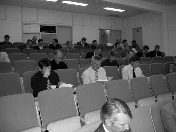 Tarkkaavaisia kuulijoita Gjutdesign 2005 symposiumissa kuulemassa tutkimushankkeen lopputulosta.