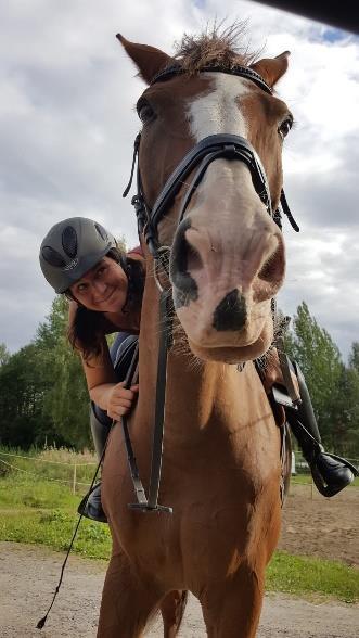 PAREMPAA VIESTINTÄÄ PAREMPAA TYÖHYVINVOINTIA Samassa joukkueessa Saan ilokseni tulla puhumaan toimistohenkilöiden teemapäiville 26. - 27.9. 2019 viestinnästä osana työyhteisön hyvinvointia.