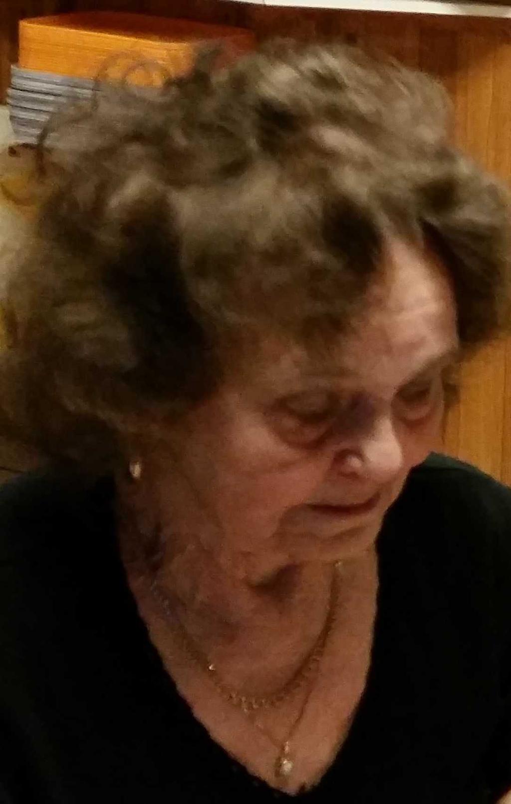 Heillä on oma orkesteri ja soittovehkeet. Jorma Kimari tanssi aluksi Neulapojissa.