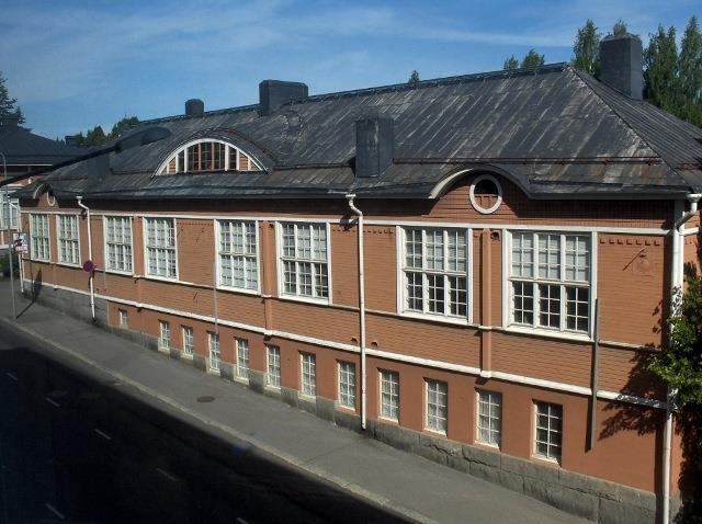 34 (43) 6 AURINKOSÄHKÖJÄRJESTELMÄN SUUNNITTELU, CASE STEINERKOULU Laadukkaan aurinkosähköjärjestelmän suunnitteluun vaikuttavat monet asiat.